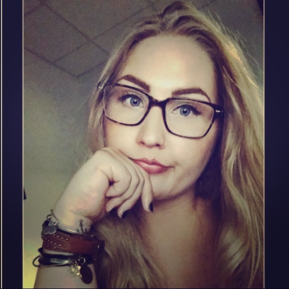 Meet your Posher, Madelyn - Picture 3 of 6